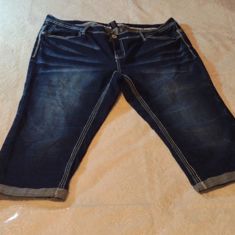 Adorable Amethyst Cropped Jeans, Size 18